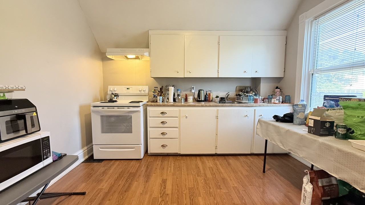 91 Becher St Uppr - Photo 2 of 9