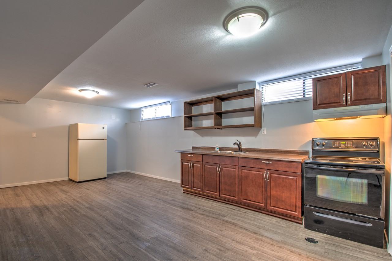 7421 Tronson Rd Lowr - Photo 2 of 18