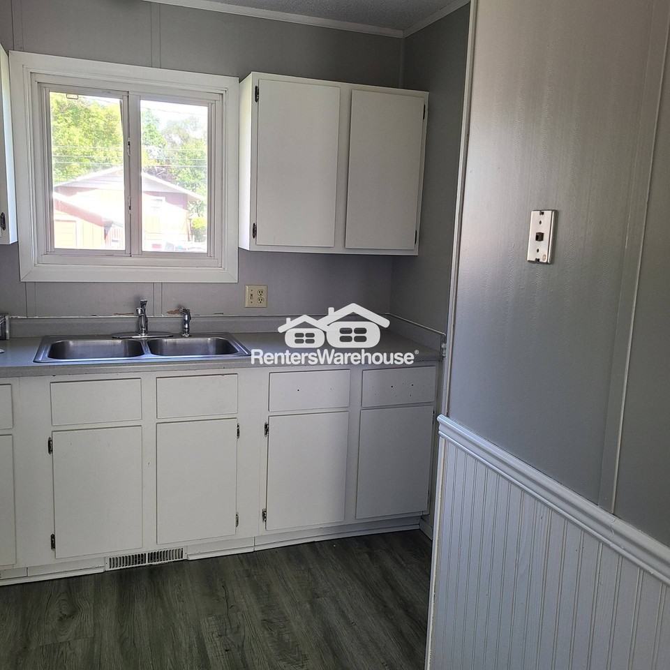 334 30th Ave N - Photo 3 of 11