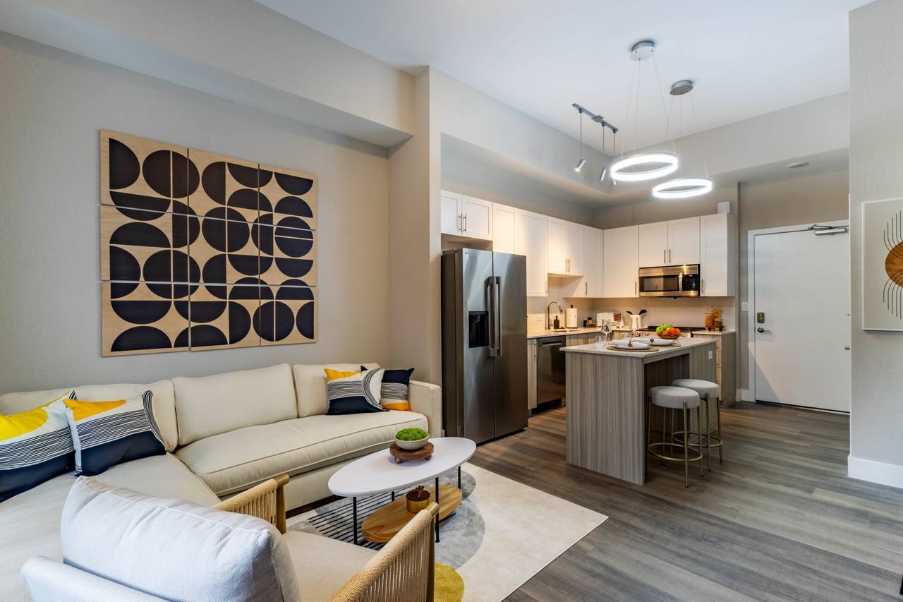 Icon One - Photo 6 of 27