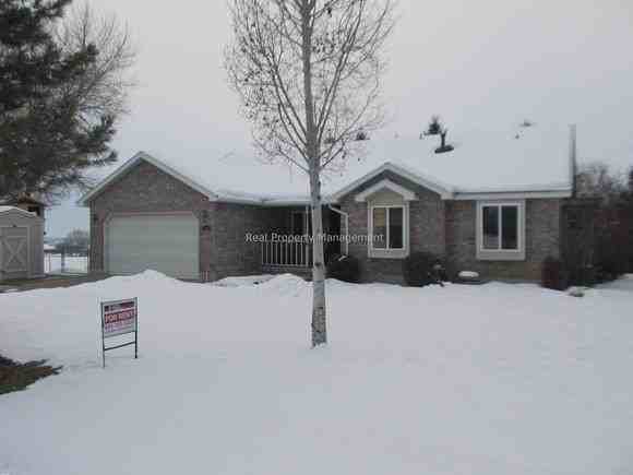 305 S 450 E - Photo 2 of 24