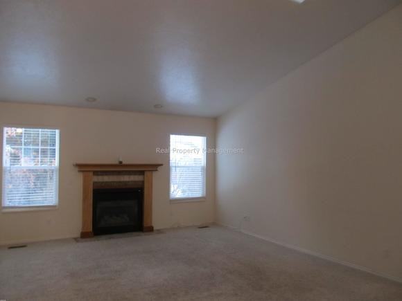 305 S 450 E - Photo 3 of 24