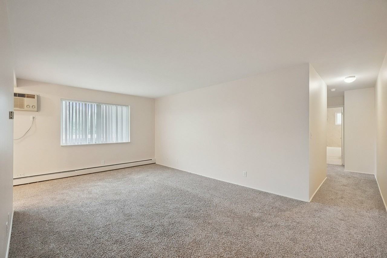 Eastlawn Arms Apartments - Photo 2 of 41