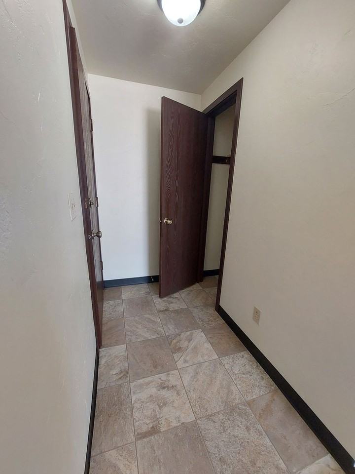 Windsor Heights - Photo 7 of 50