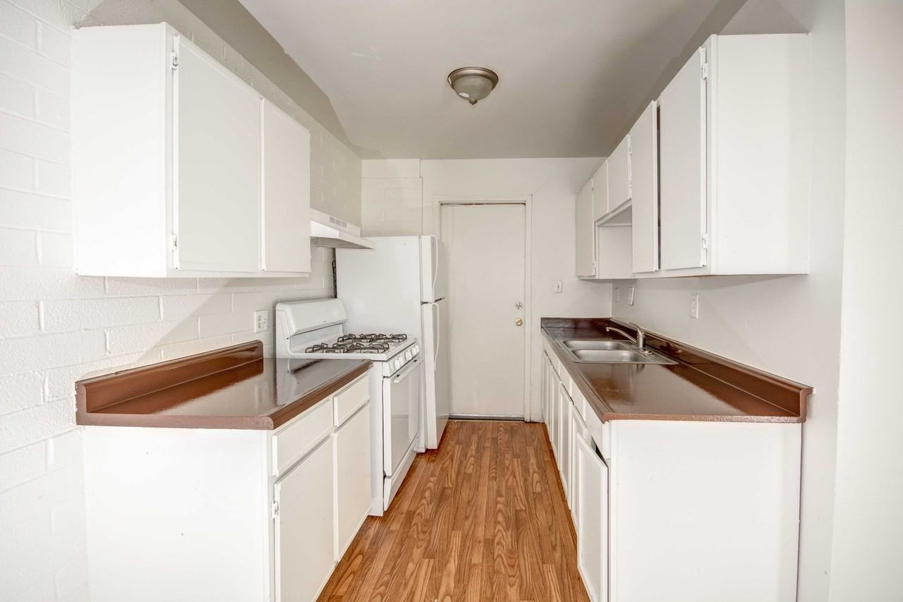 334 W Valencia Rd. - Photo 6 of 28