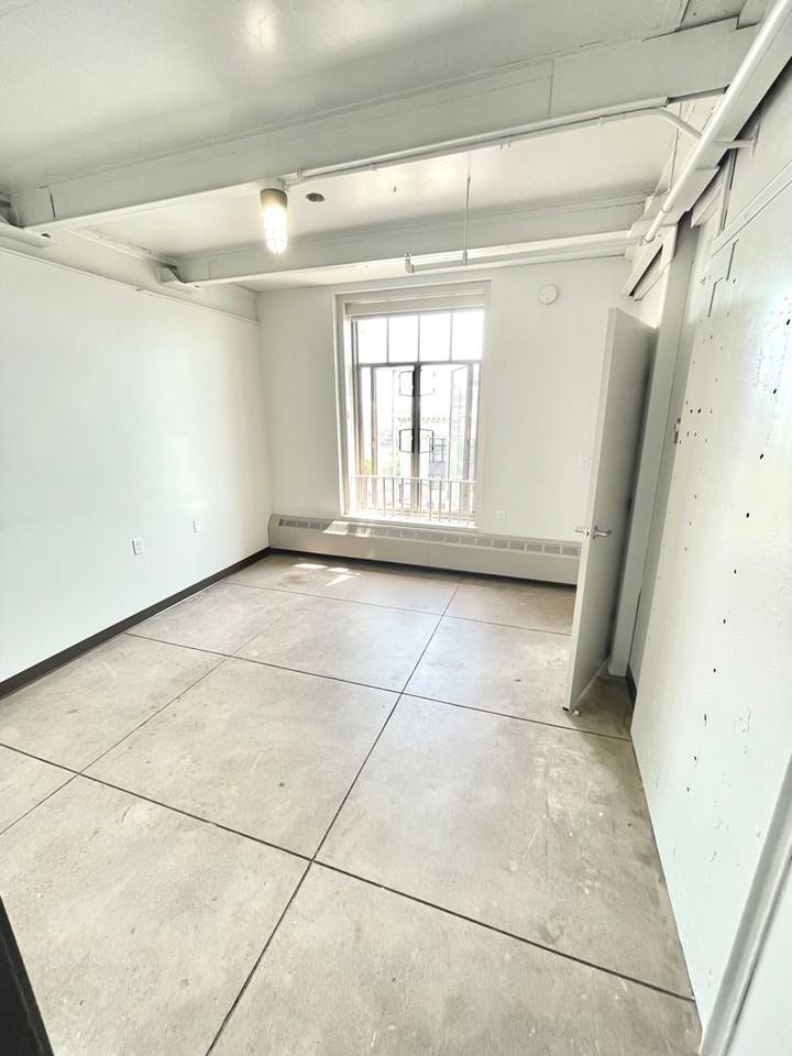 521 W 2nd Street - Photo 6 of 50