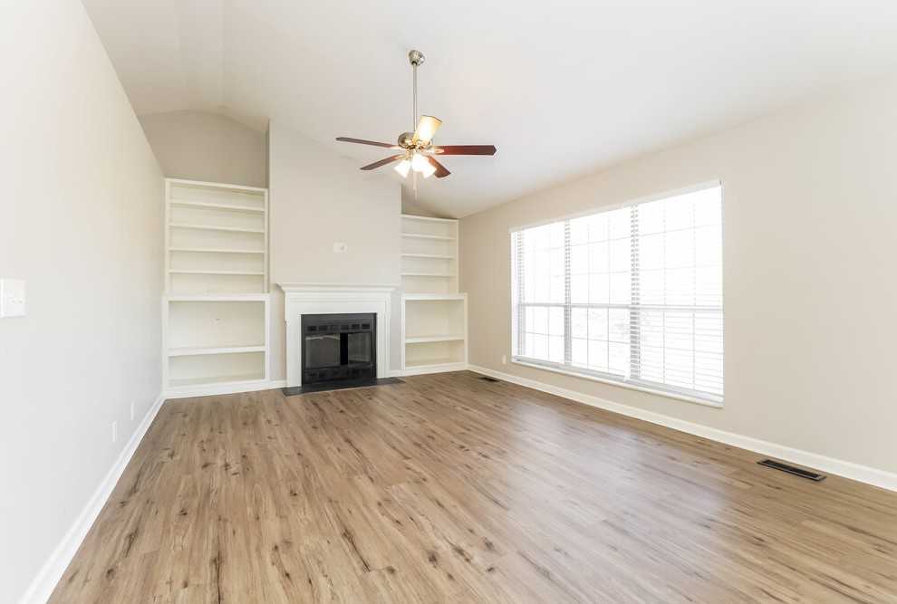 401 Newberry Ct - Photo 4 of 17