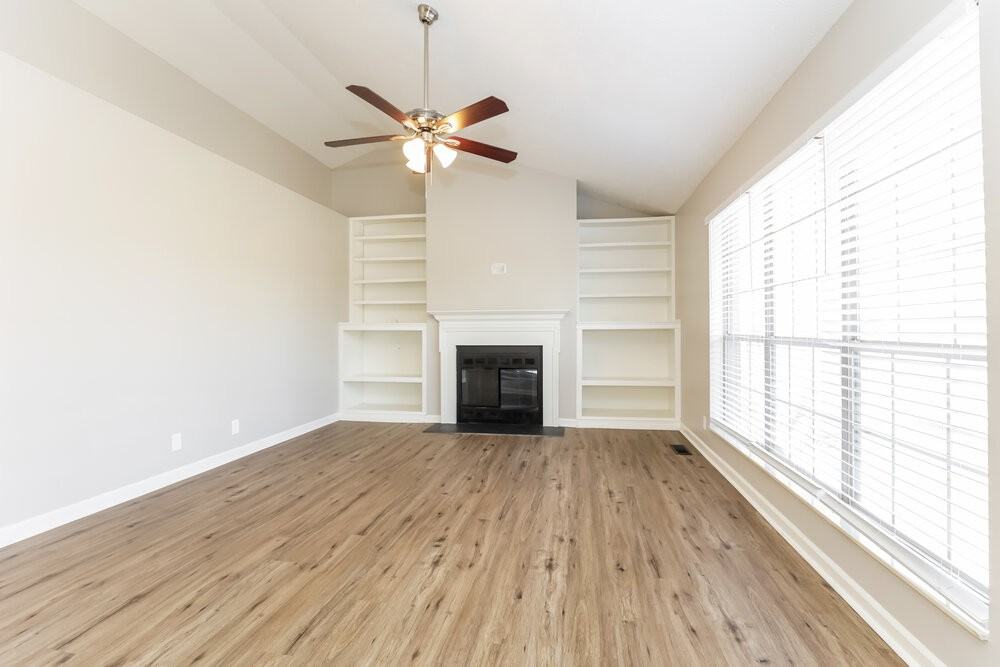401 Newberry Ct - Photo 5 of 17