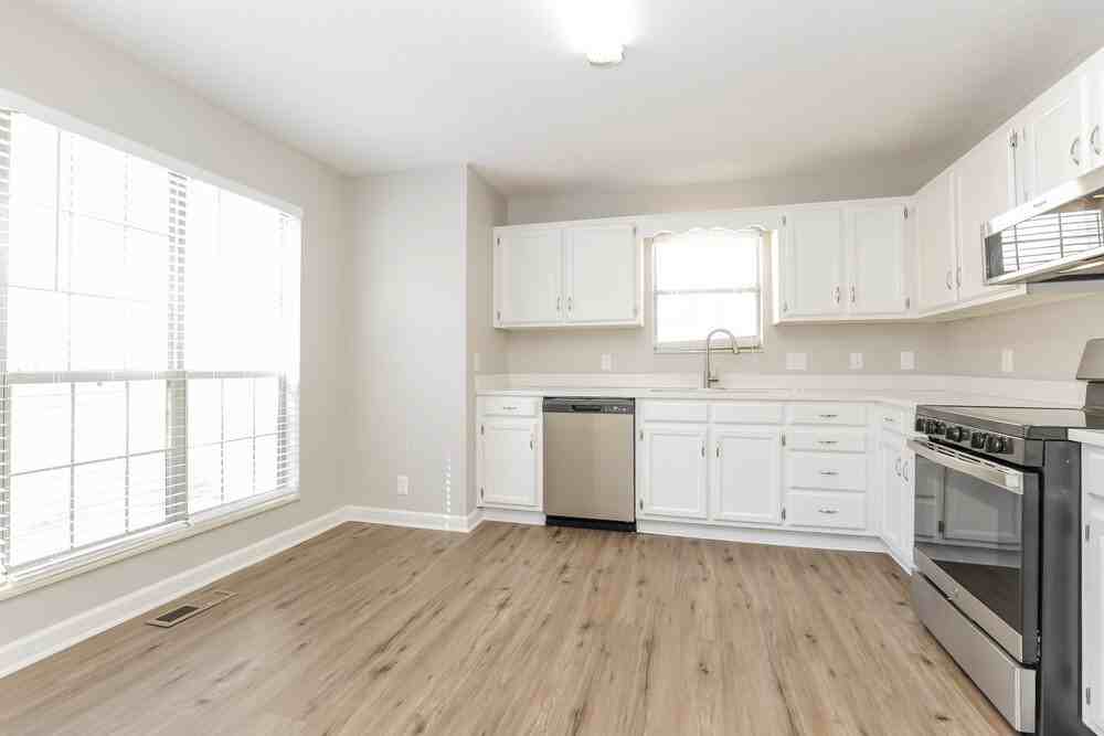 401 Newberry Ct - Photo 7 of 17