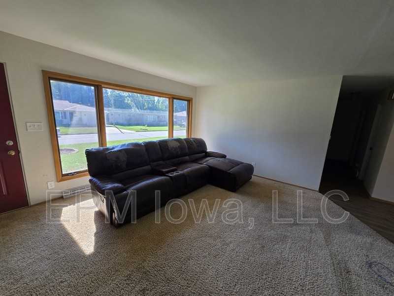 2514 Saratoga Dr - Photo 3 of 32