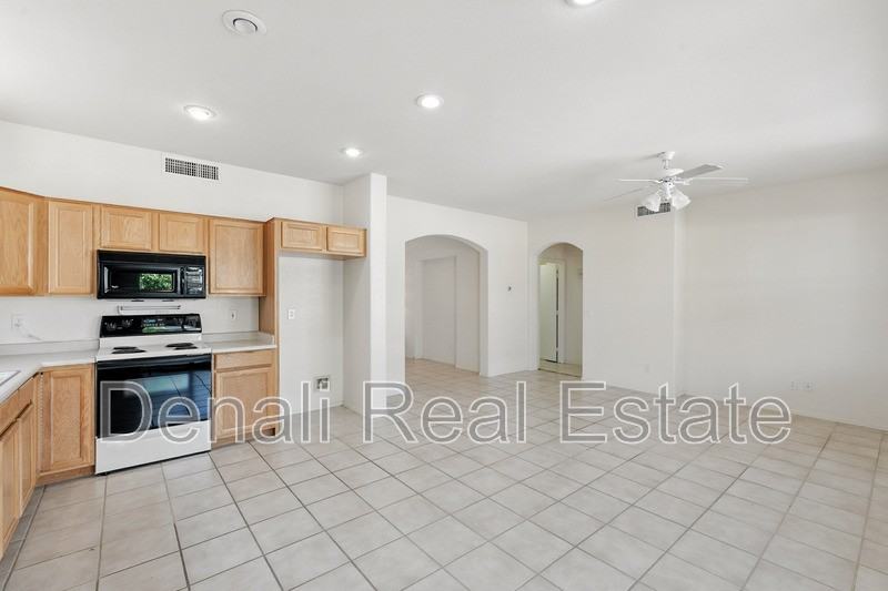 17934 W Deneen Way - Photo 4 of 29