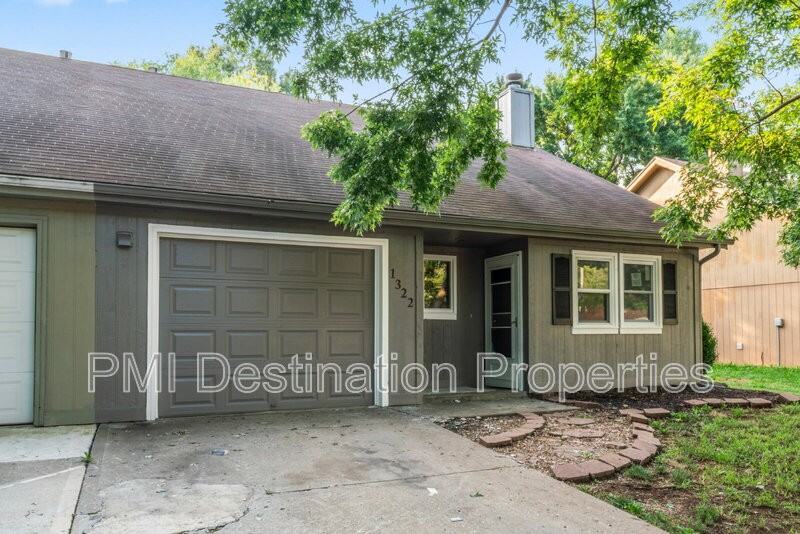 1322 N Harvey Dr - Photo 2 of 33