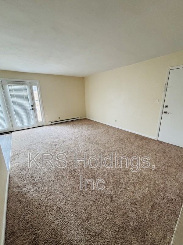 938 W Ocean View Ave #18 - Photo 6 of 10