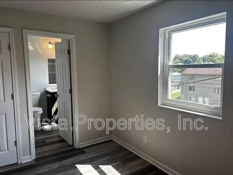 388 Elmwood Dr - Photo 6 of 8