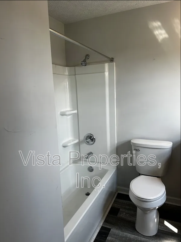 388 Elmwood Dr - Photo 7 of 8