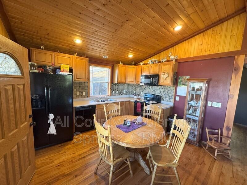 425 E Whiting Ave - Photo 2 of 15