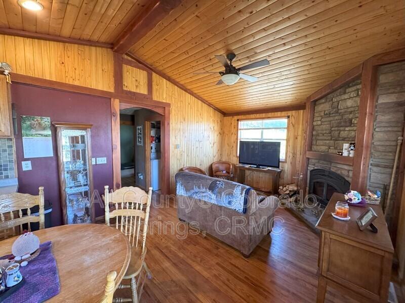425 E Whiting Ave - Photo 3 of 15