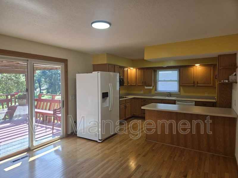 1109 33rd St - Photo 2 of 12