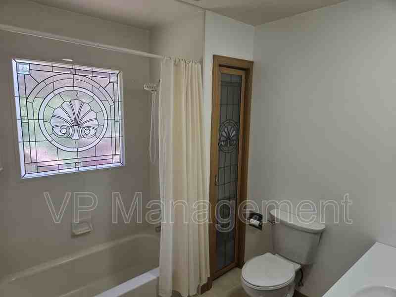 1109 33rd St - Photo 7 of 14