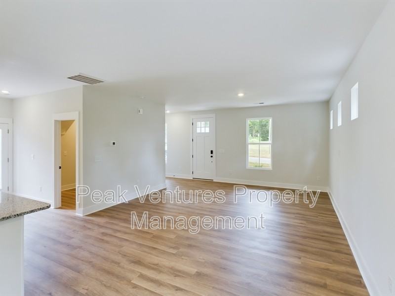 113 Norbert Ln - Photo 3 of 32