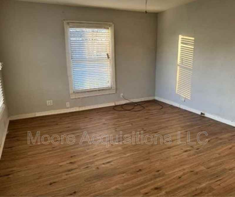 830 S Lyon St - Photo 2 of 7