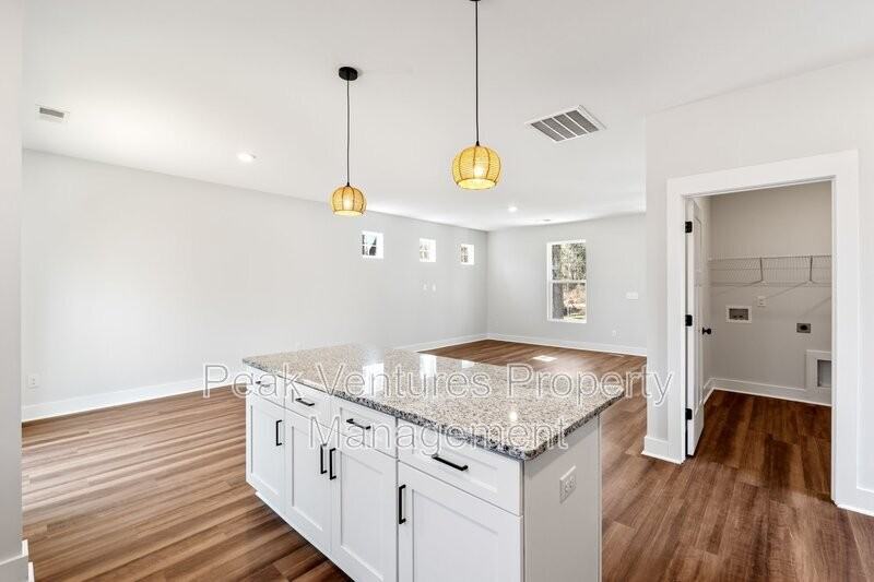 104 Norbert Ln - Photo 5 of 17