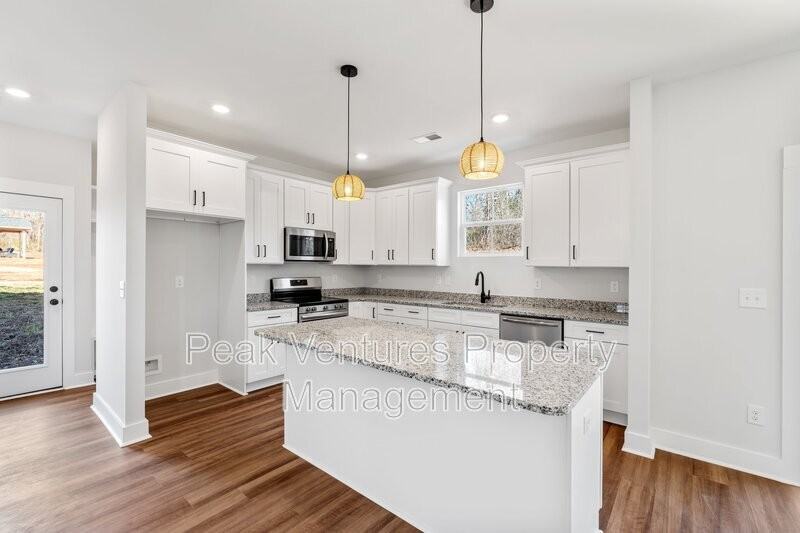 104 Norbert Ln - Photo 7 of 17