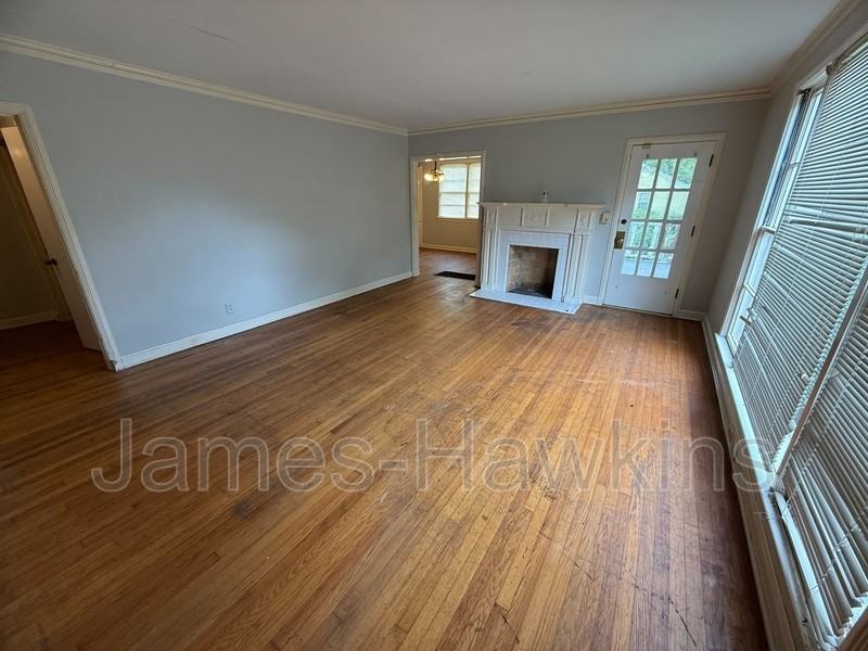 3304 Gilmer Ave - Photo 3 of 8