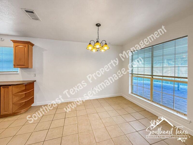 7912 South Dr - Photo 3 of 15