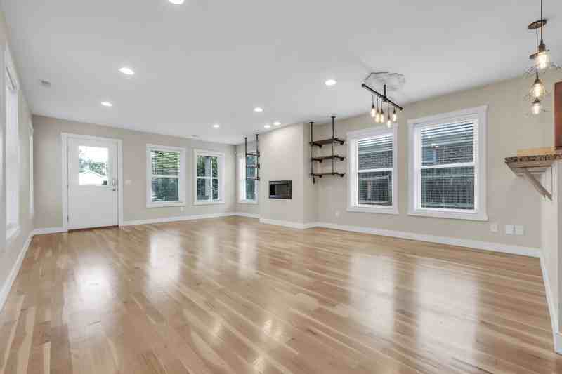3323 N Clayton St - Photo 3 of 24