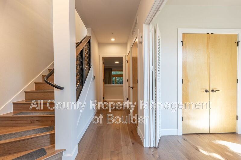 2832 Broadway St - Photo 2 of 30