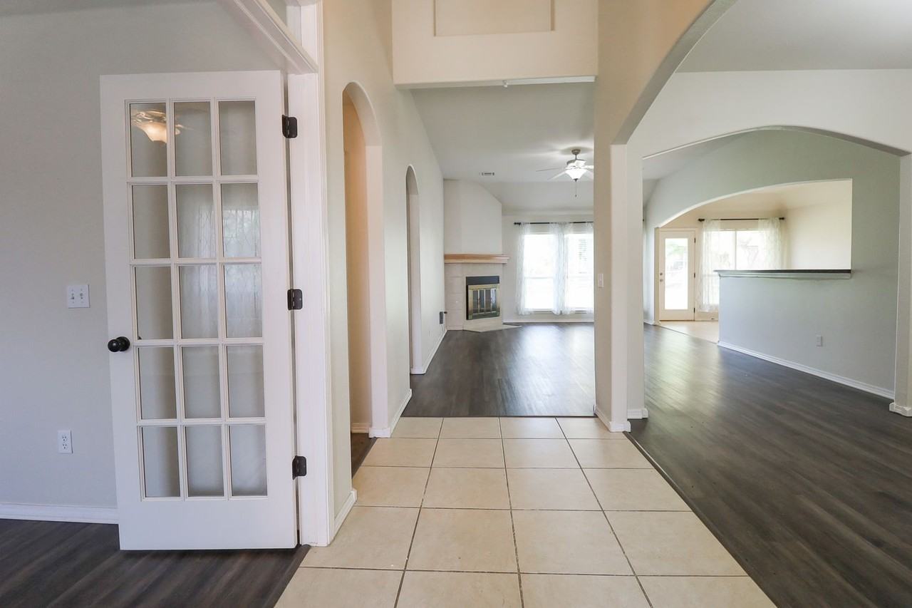 1908 W Vail St - Photo 3 of 44