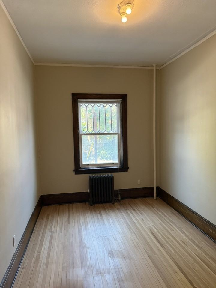 413 Elgin St - Photo 2 of 10