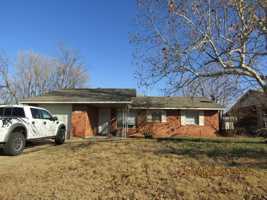 featured image of 2709 Nw Hilltop Dr