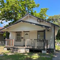 featured image of 902 E 5th Ave