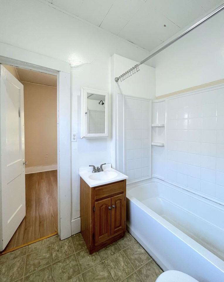 902 E 5th Ave - Photo 6 of 12