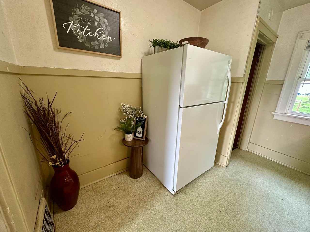 652 Conger St - Photo 2 of 13