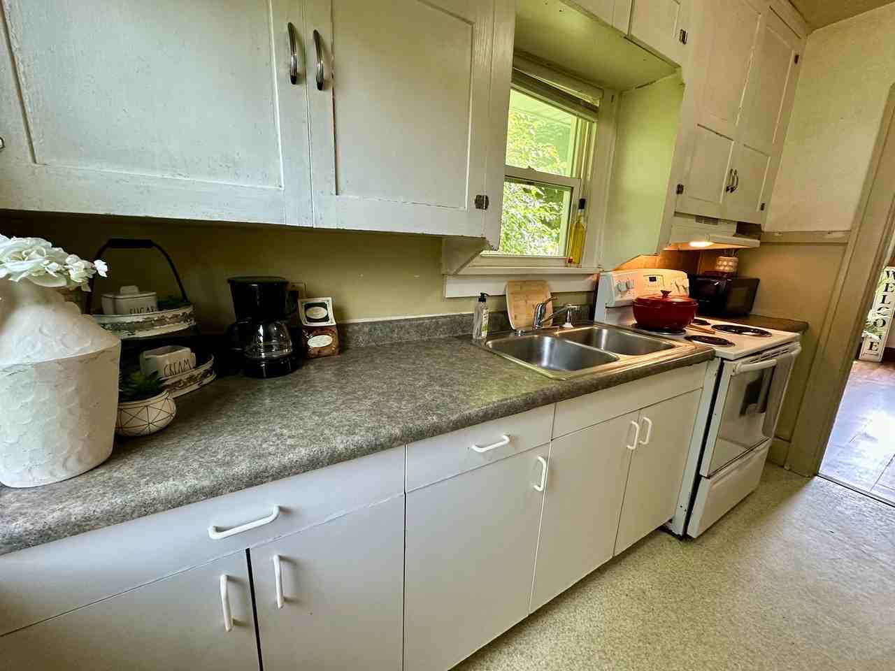 652 Conger St - Photo 3 of 13