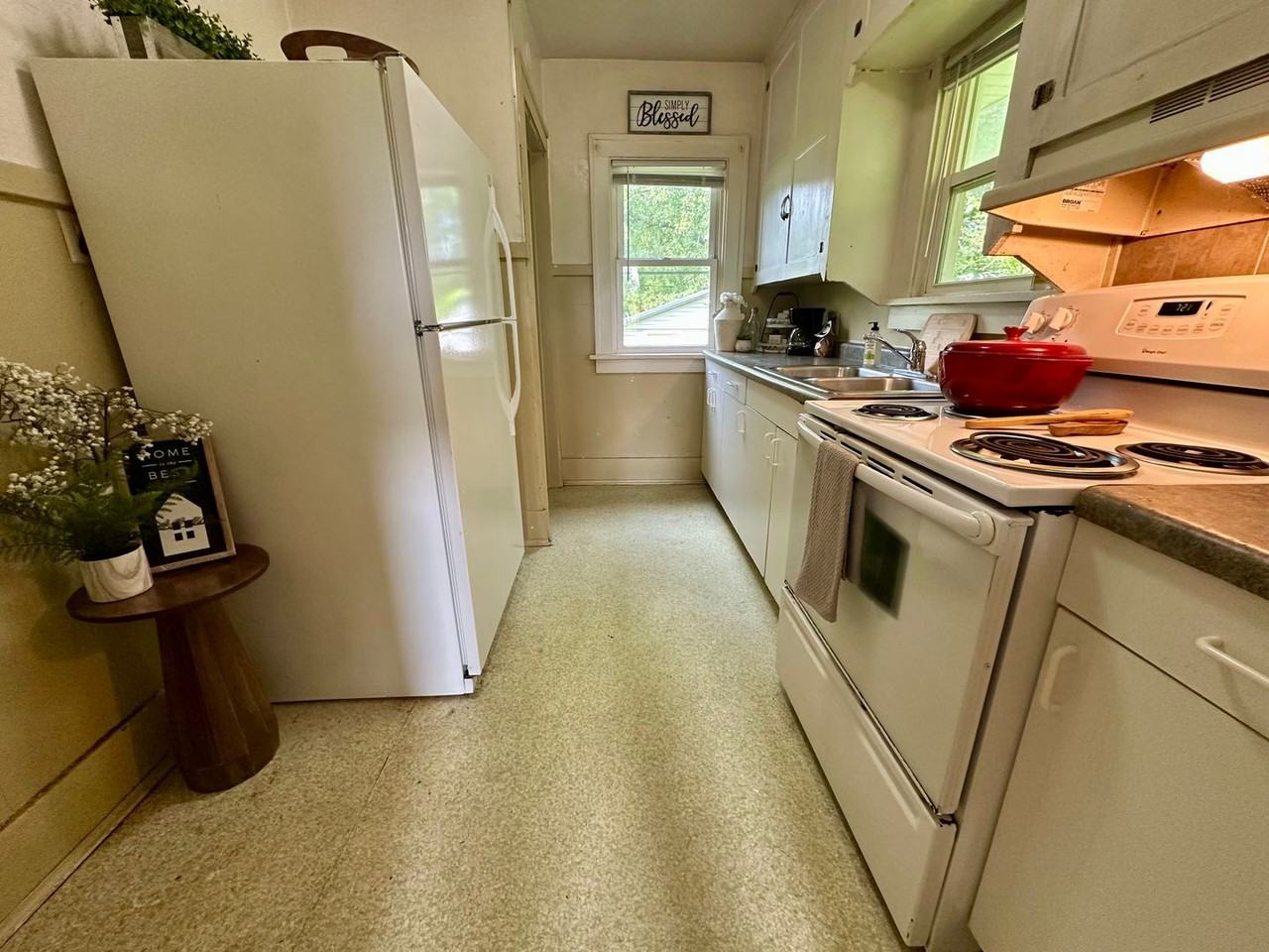 652 Conger St - Photo 5 of 13