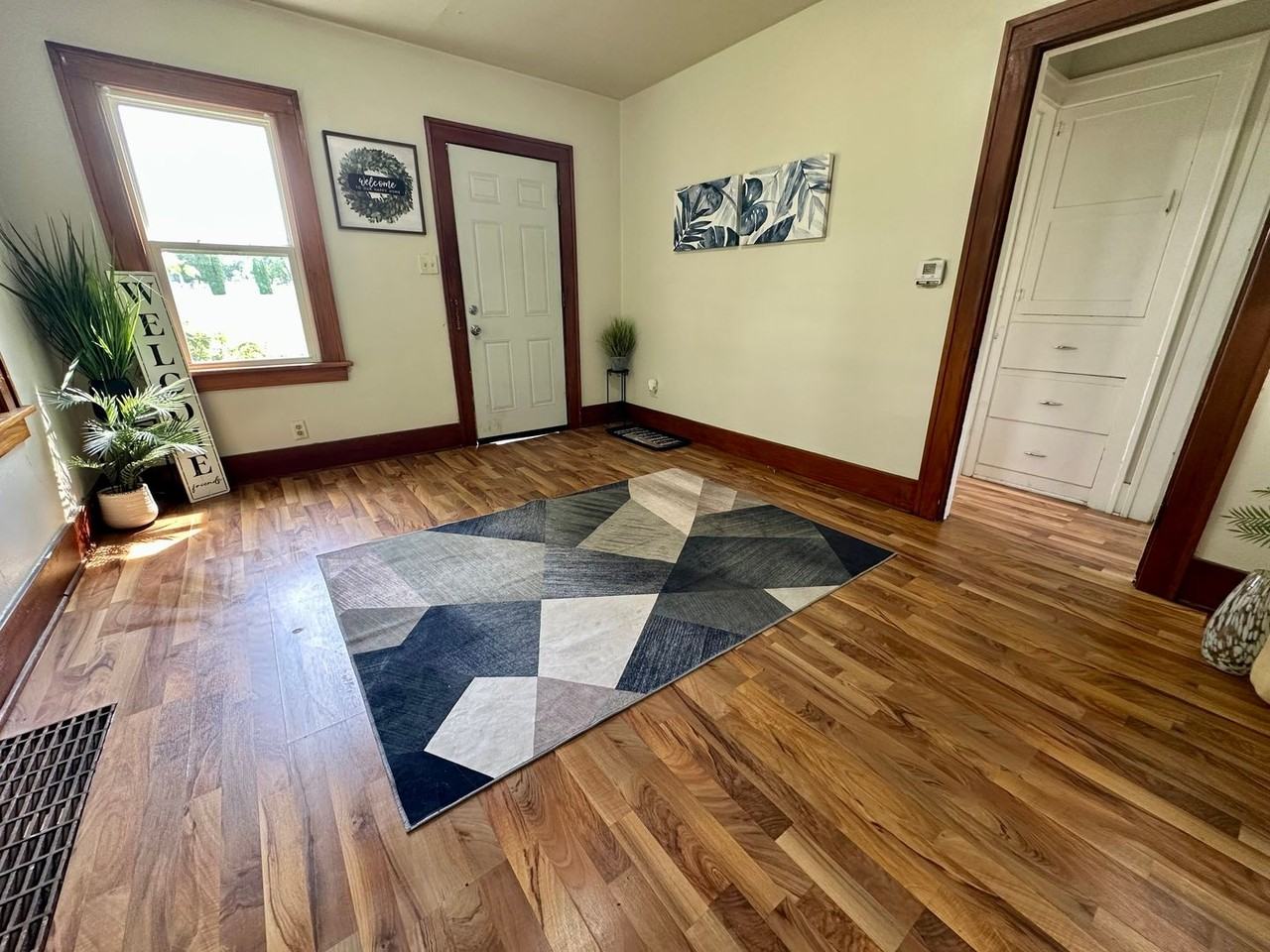 652 Conger St - Photo 7 of 13