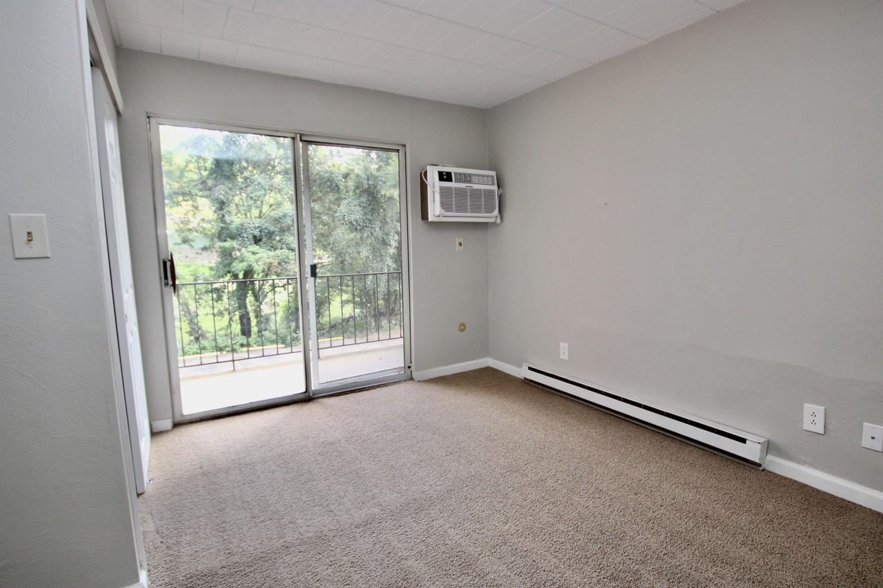 SYCAMORE APARTMENTS -- 130 - Photo 3 of 13