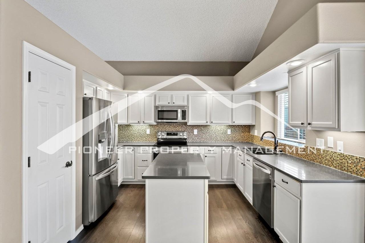 5315 Butterfield Dr - Photo 3 of 26