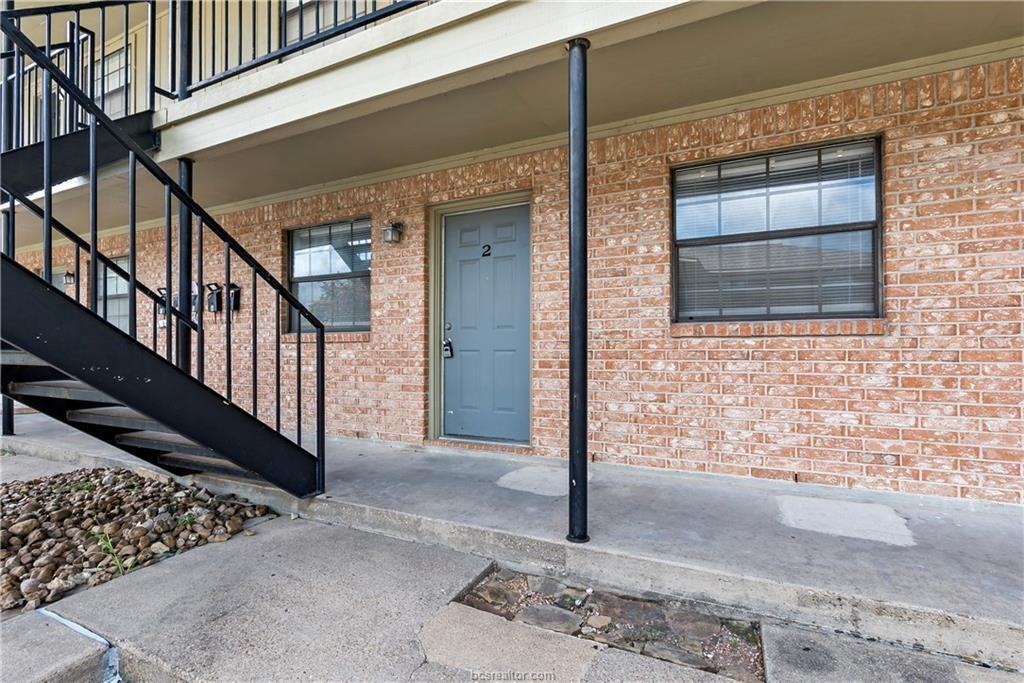 607 Wadesway - Photo 2 of 13