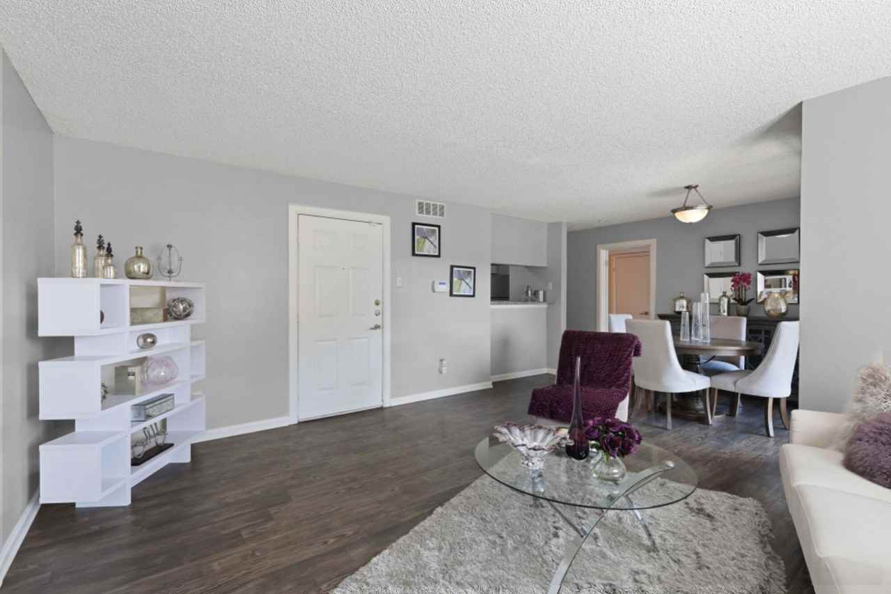 Eleven600 - Photo 4 of 25