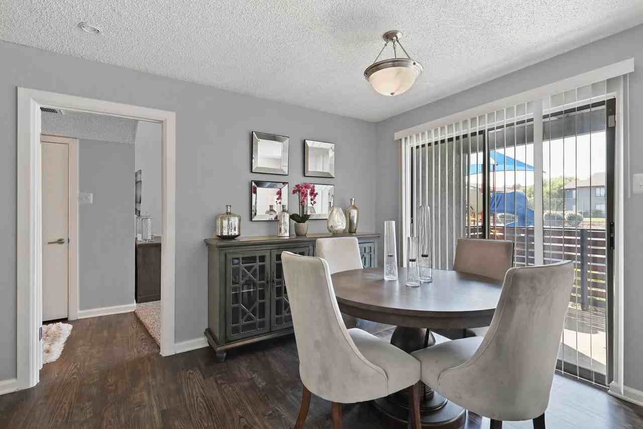 Eleven600 - Photo 5 of 25