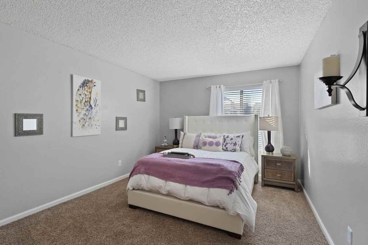 Eleven600 - Photo 6 of 25