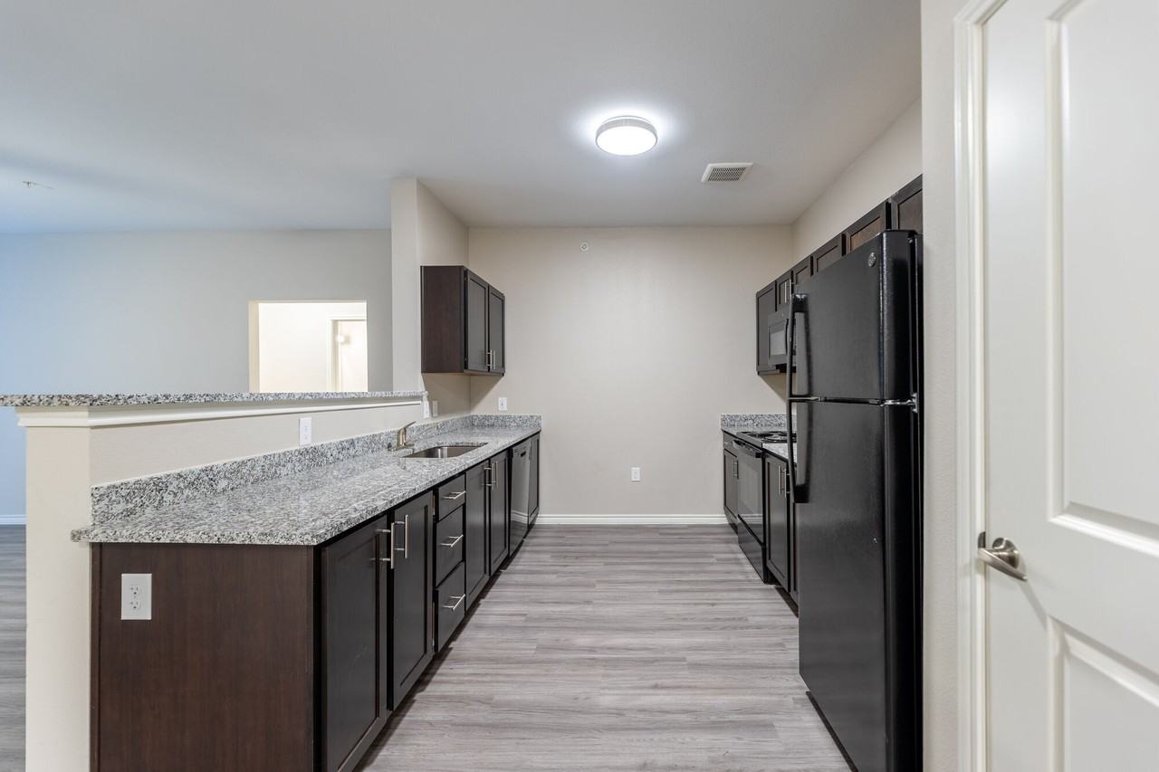 Patriot Pointe Apartments - Photo 5 of 41