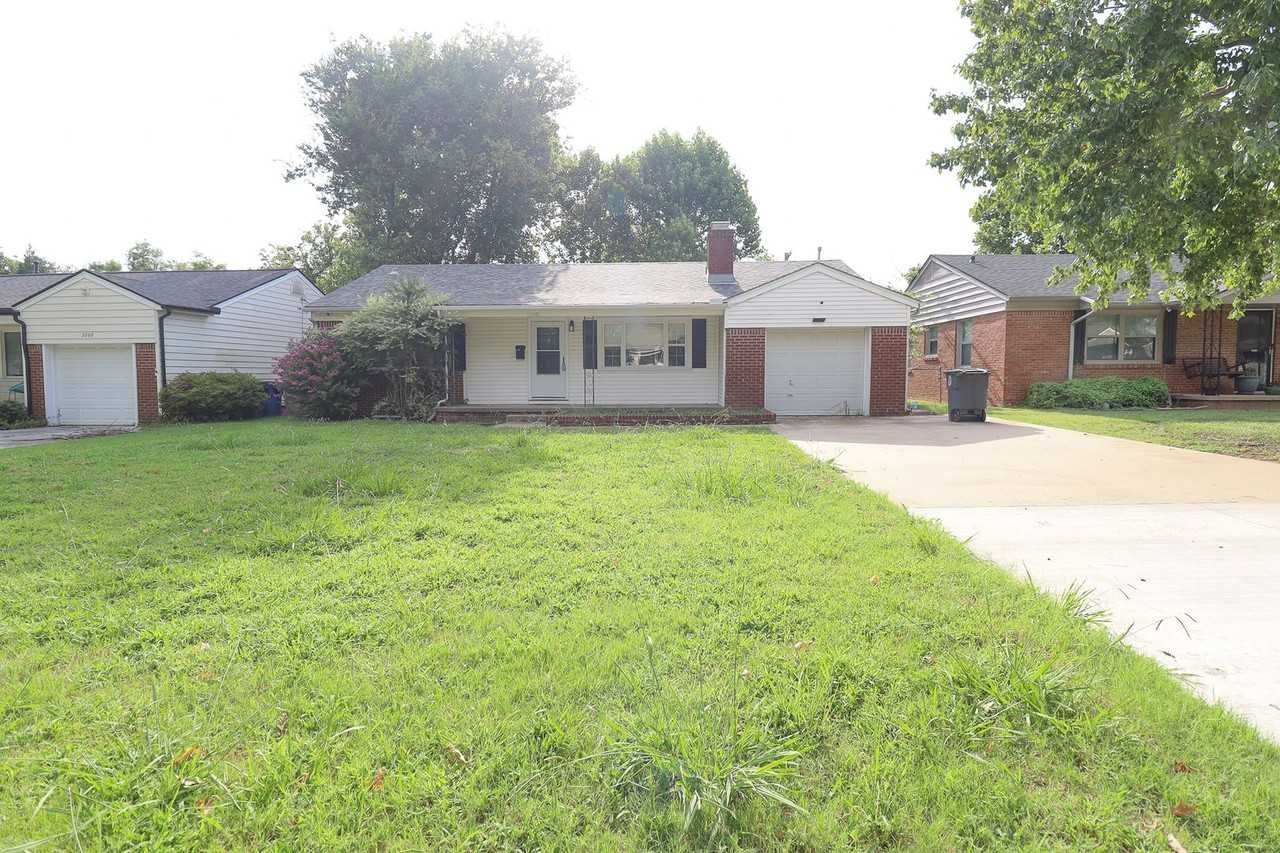 2660 S Quebec Ave - Photo 3 of 32