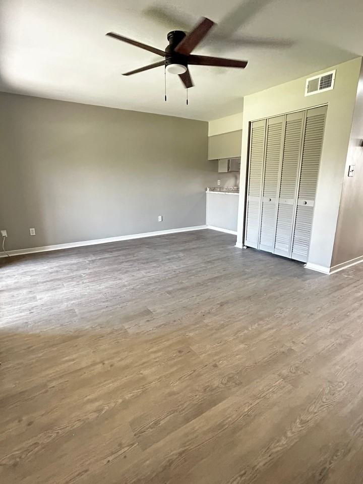 Willow Trace - Photo 3 of 7