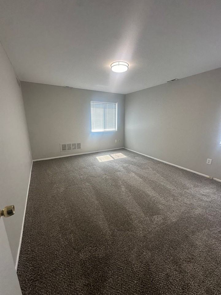 Woodhues Apartments - Photo 6 of 25
